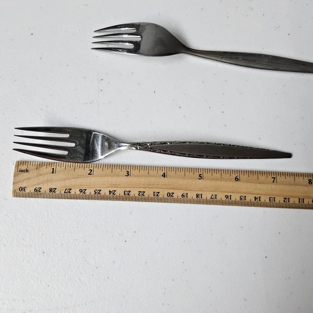 Vintage Oneida Community Venetia‎ Stainless Steel Flatware Dinner Forks ser of 2